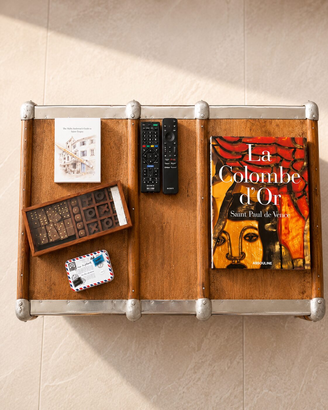 Table d'appoint, livre