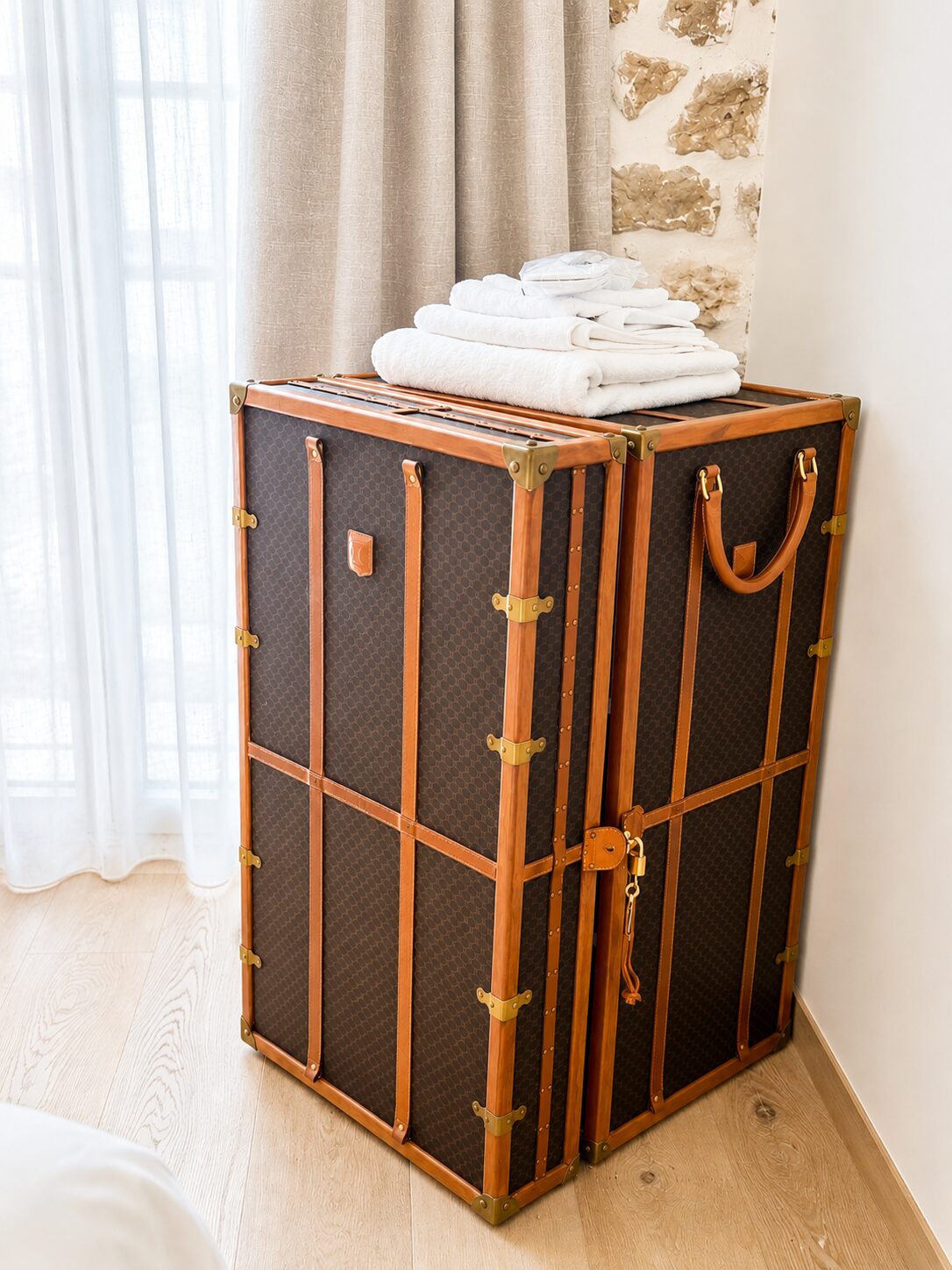 Suite 1, malle de rangement